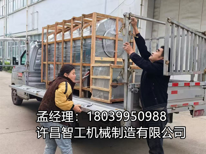 10月19日 清晨7:15，一臺“200斤大胃王”——7-15型電磁炒貨機正裝車！